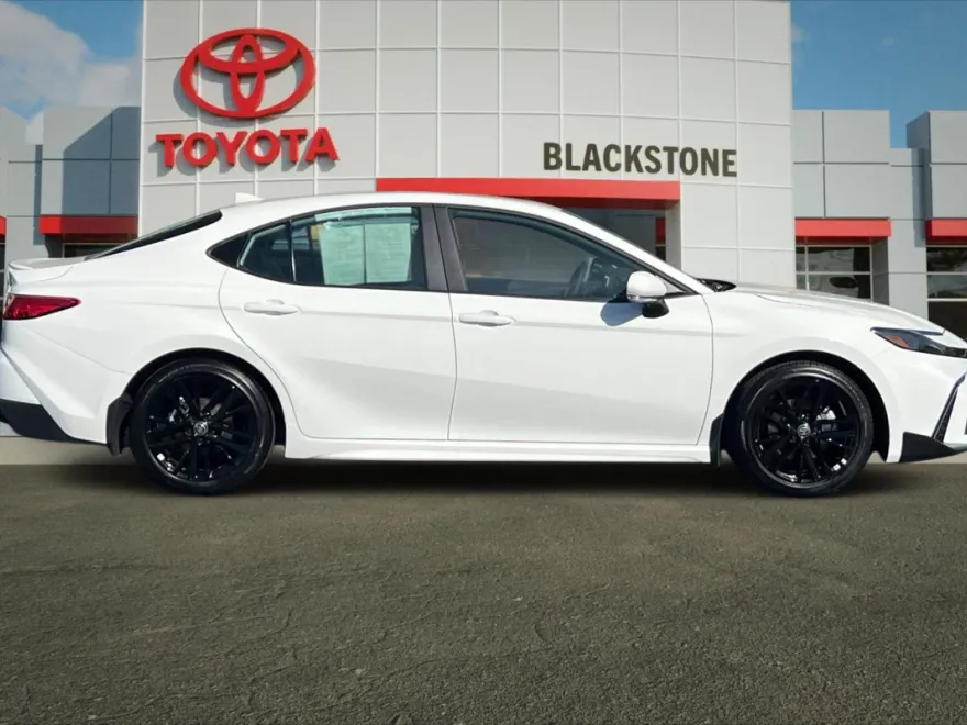 2025 Toyota Camry LE photo 1