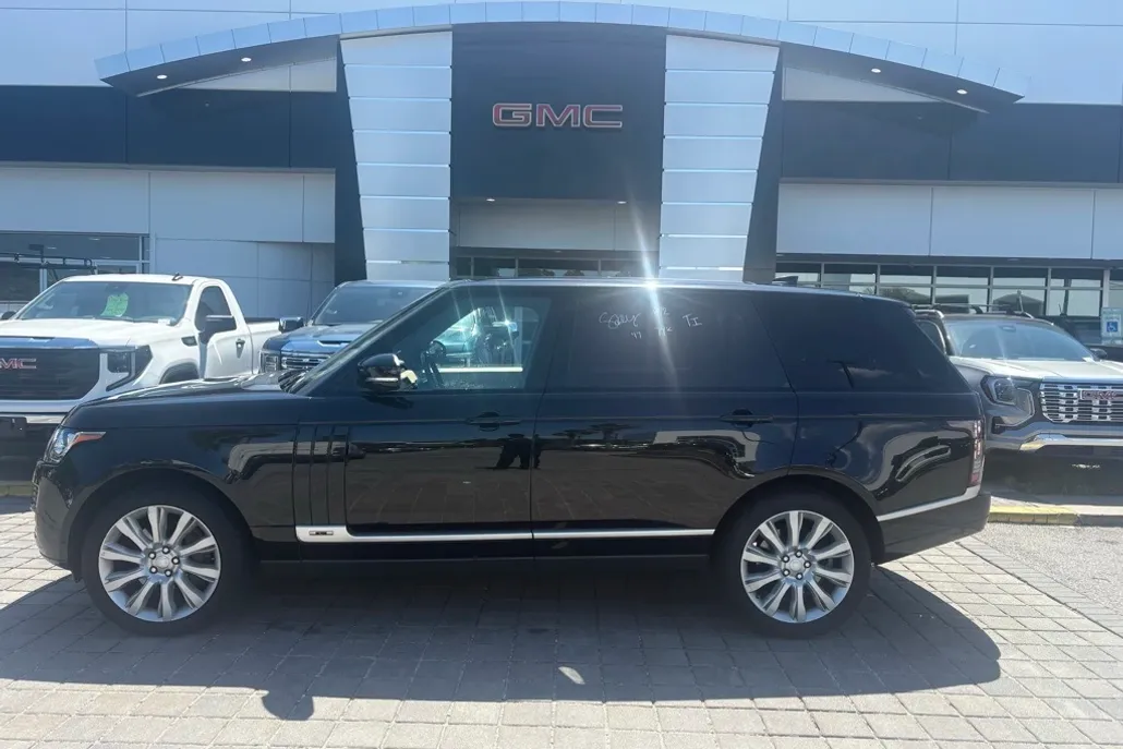 2017 Land Rover Range Rover Supercharged LWB photo 1