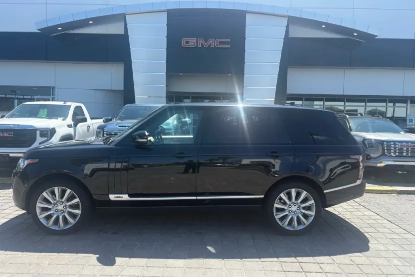 2017 Land Rover Range Rover Supercharged LWB photo 1