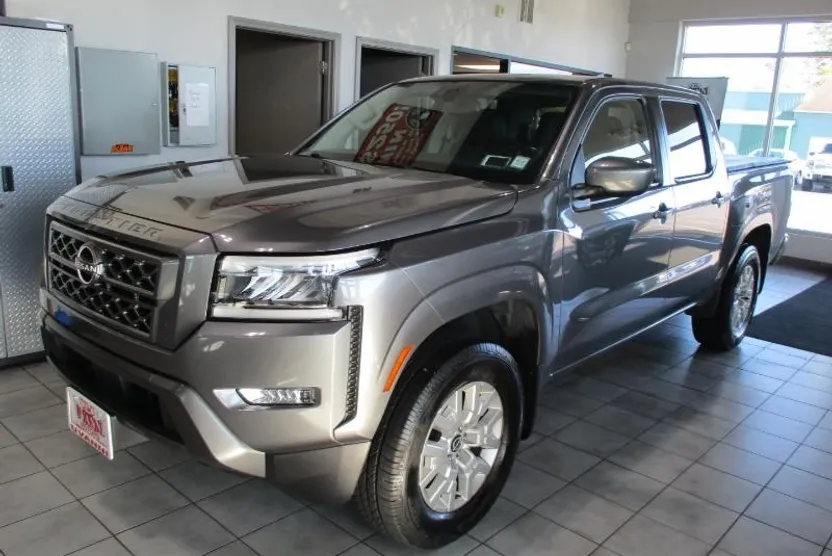 2022 Nissan Frontier SV Crew Cab photo 1