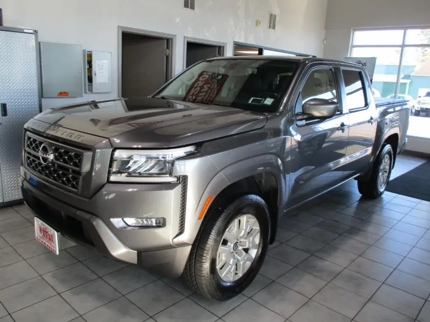 2022 Nissan Frontier SV Crew Cab photo 1