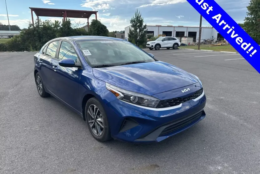 2024 Kia Forte LXS photo 1