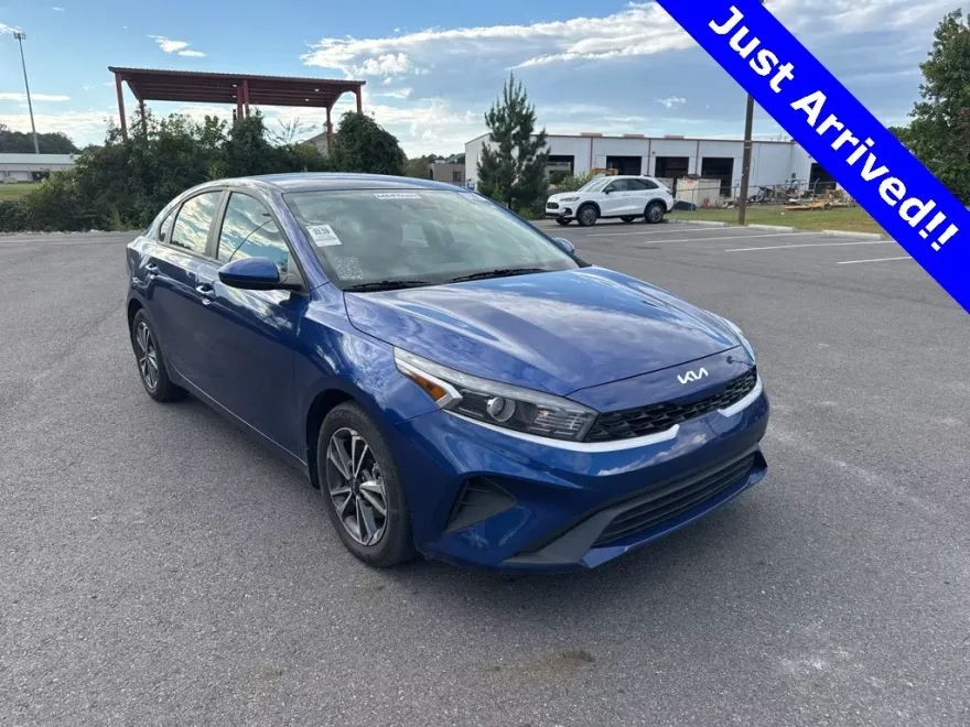 2024 Kia Forte LXS photo 1