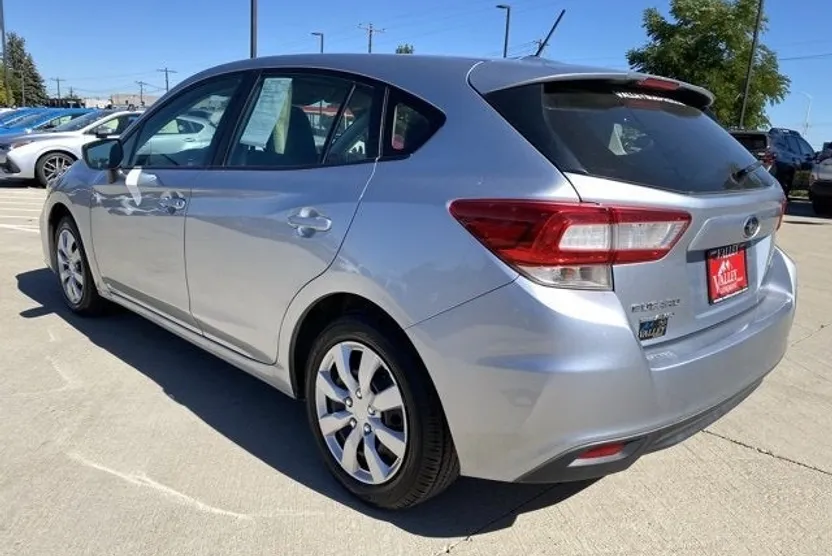 2019 Subaru Impreza 2.0i photo 1