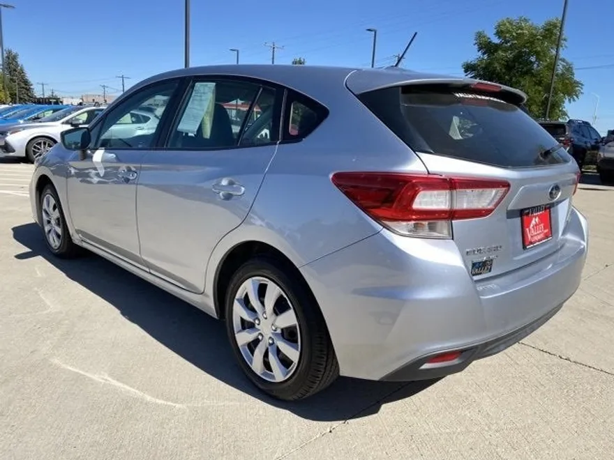 2019 Subaru Impreza 2.0i photo 1