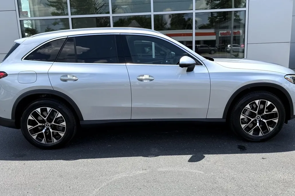 2025 Mercedes Benz GLC 350e 4MATIC photo 1