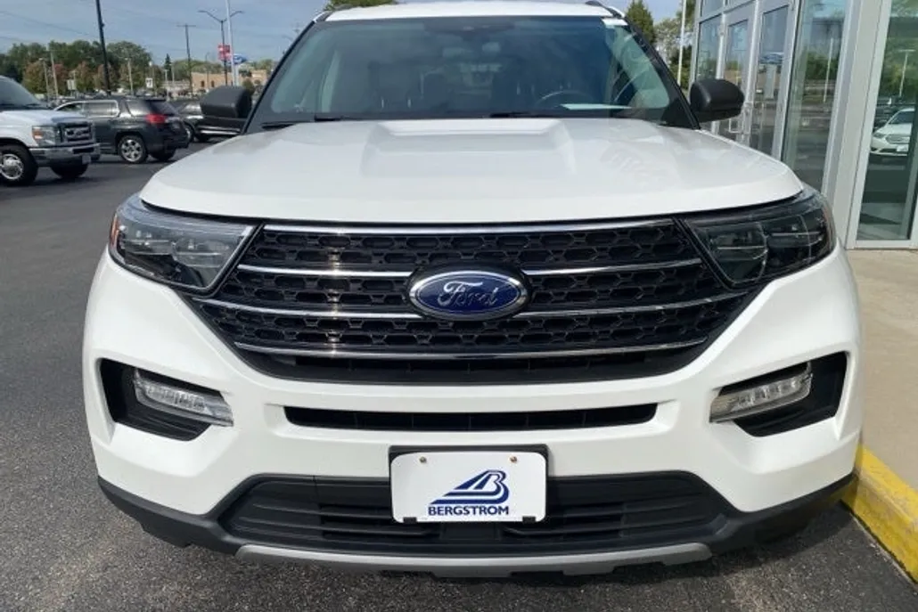 2022 Ford Explorer XLT photo 1