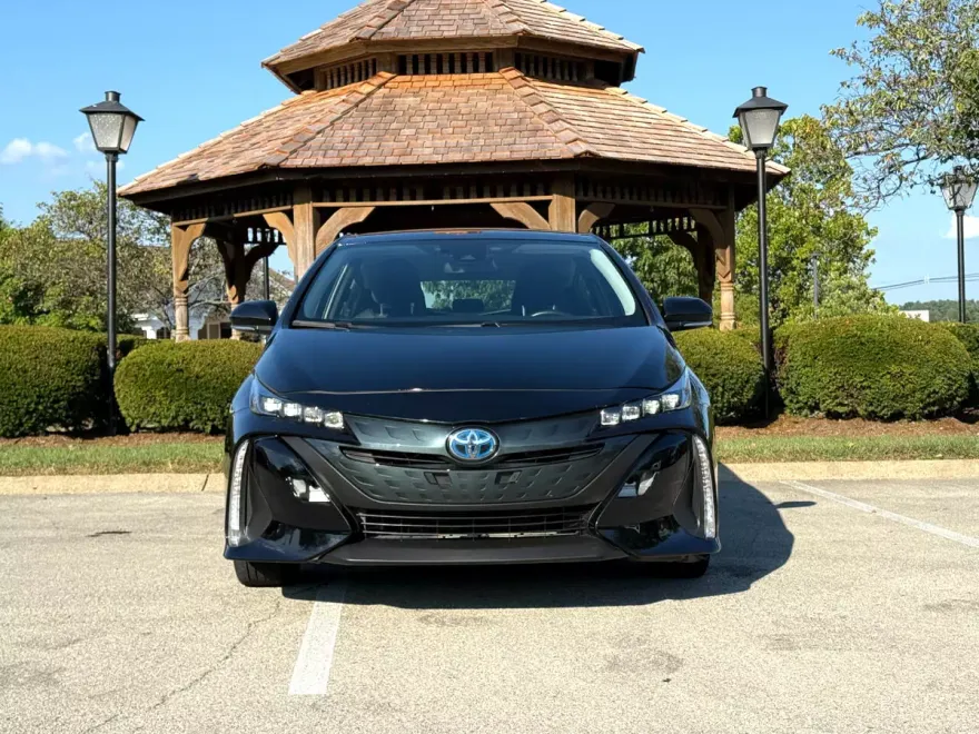 2021 Toyota Prius Prime Limited photo 1