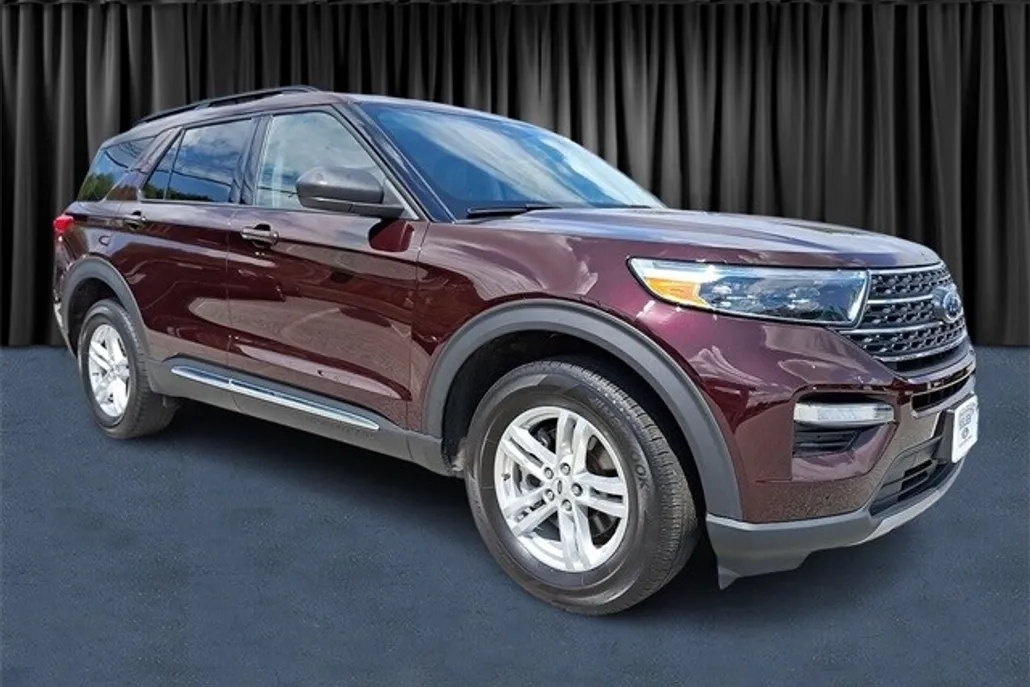 2023 Ford Explorer XLT photo 1