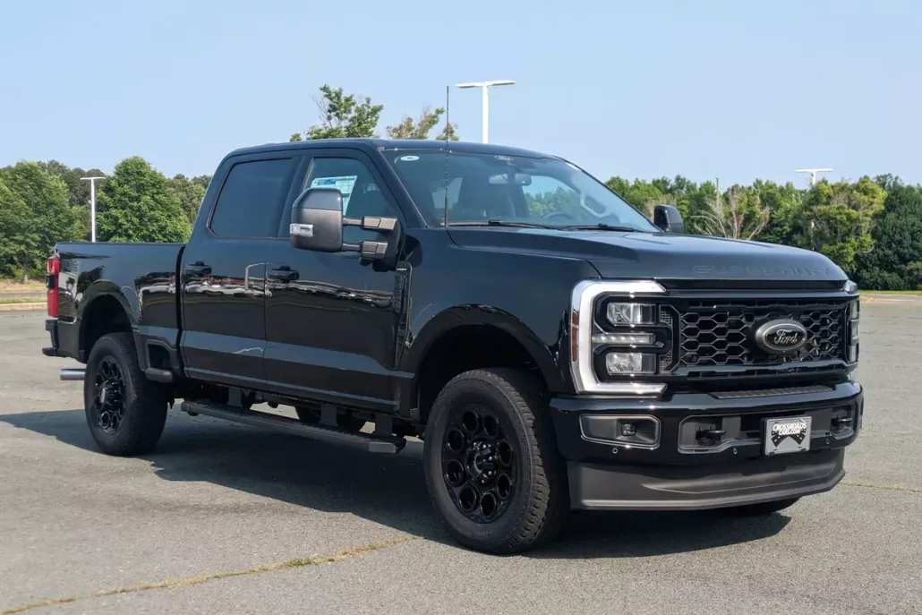 2025 Ford F-250 Lariat photo 1