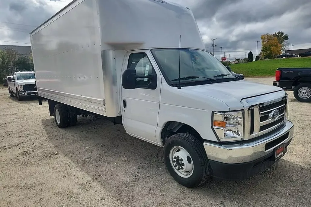 2024 Ford E-450 photo 1