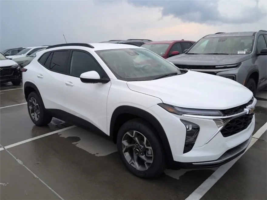 2026 Chevrolet Trax LT photo 1