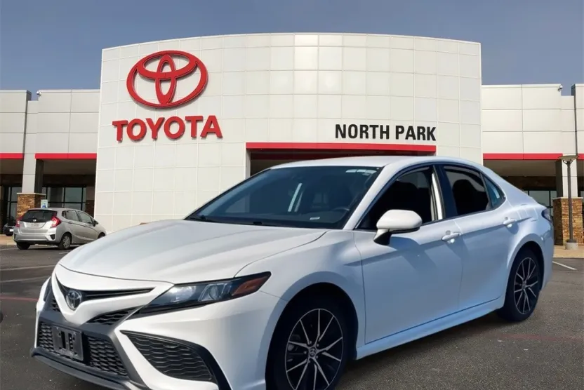 2024 Toyota Camry SE photo 1