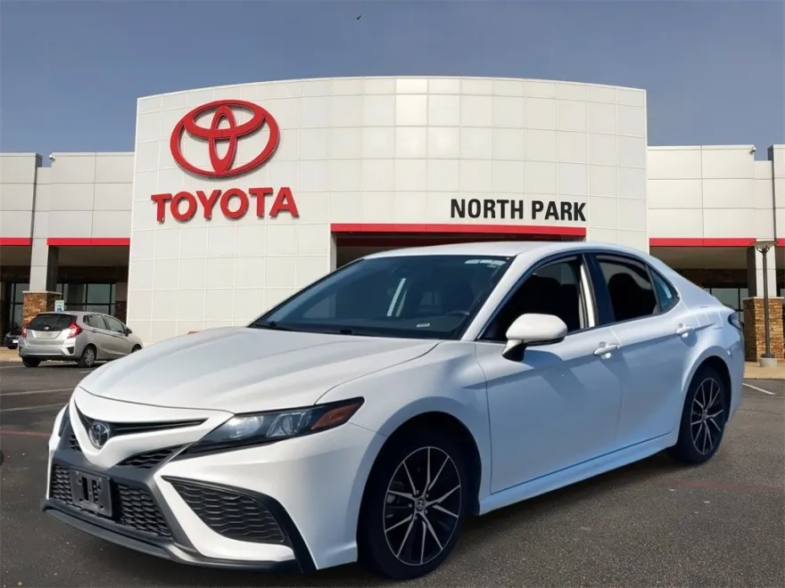 2024 Toyota Camry SE photo 1
