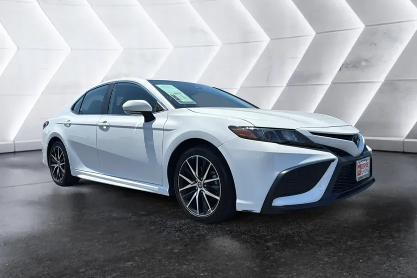 2023 Toyota Camry SE photo 1