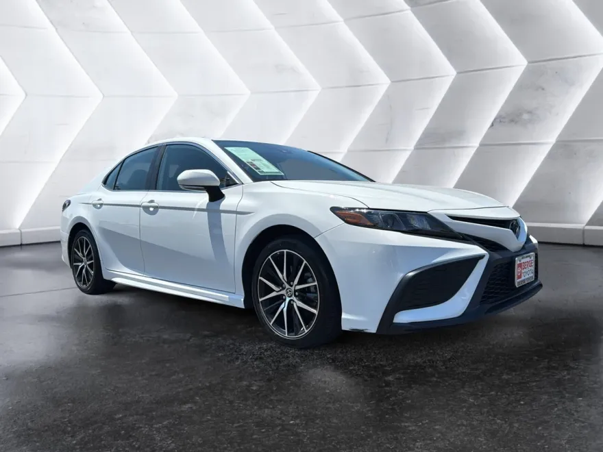 2023 Toyota Camry SE photo 1