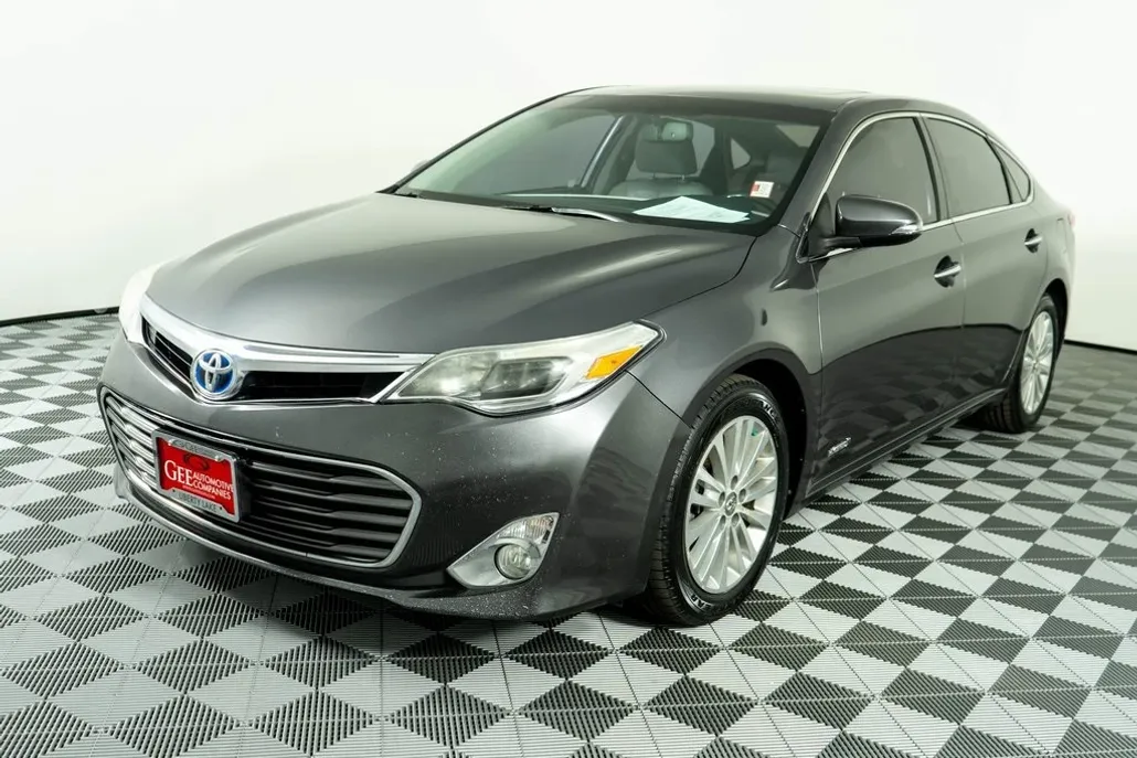 2014 Toyota Avalon Hybrid photo 1