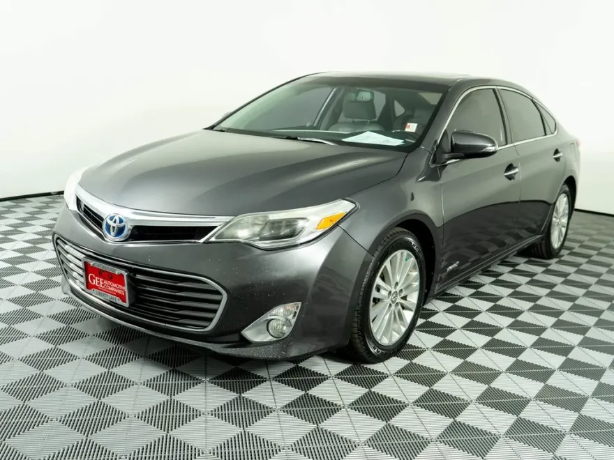2014 Toyota Avalon Hybrid photo 1