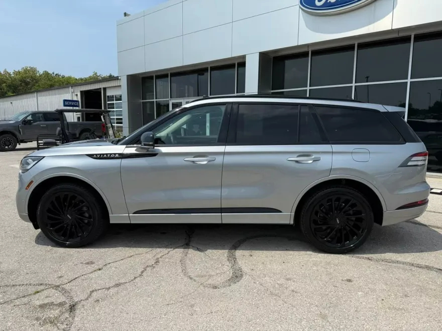 2024 Lincoln Aviator Reserve photo 1