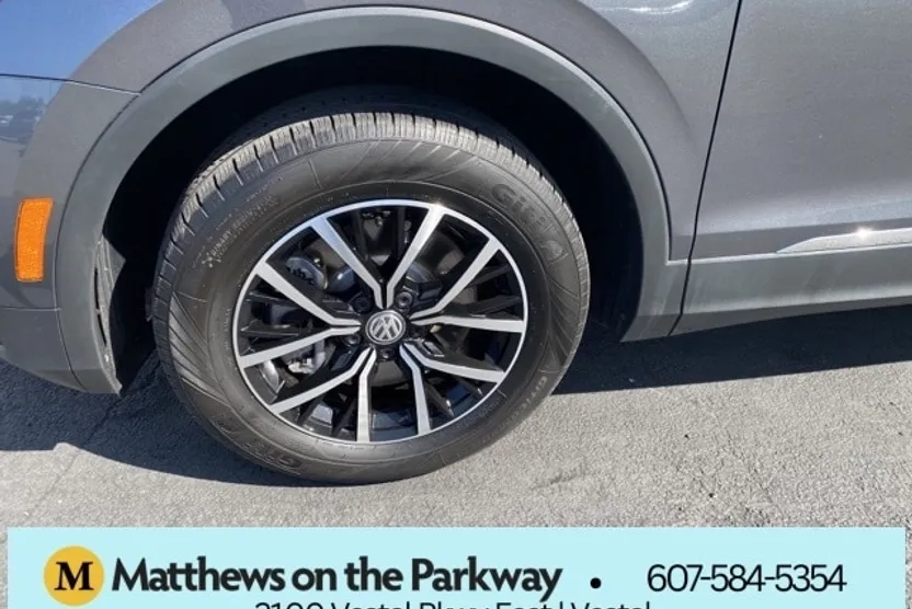 2021 Volkswagen Tiguan SE photo 1