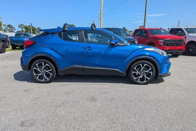 2018 Toyota C-HR XLE photo 1