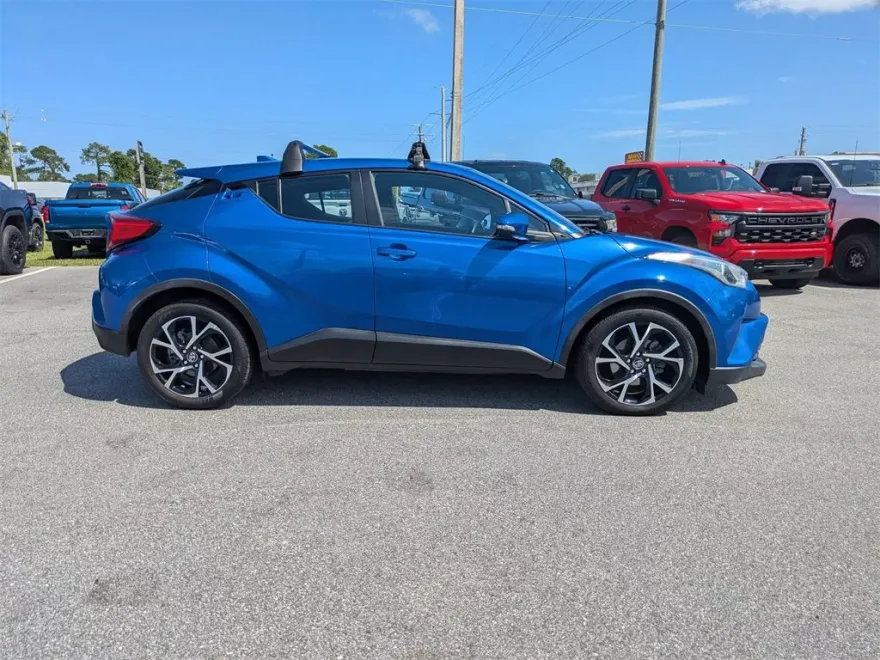2018 Toyota C-HR XLE photo 1