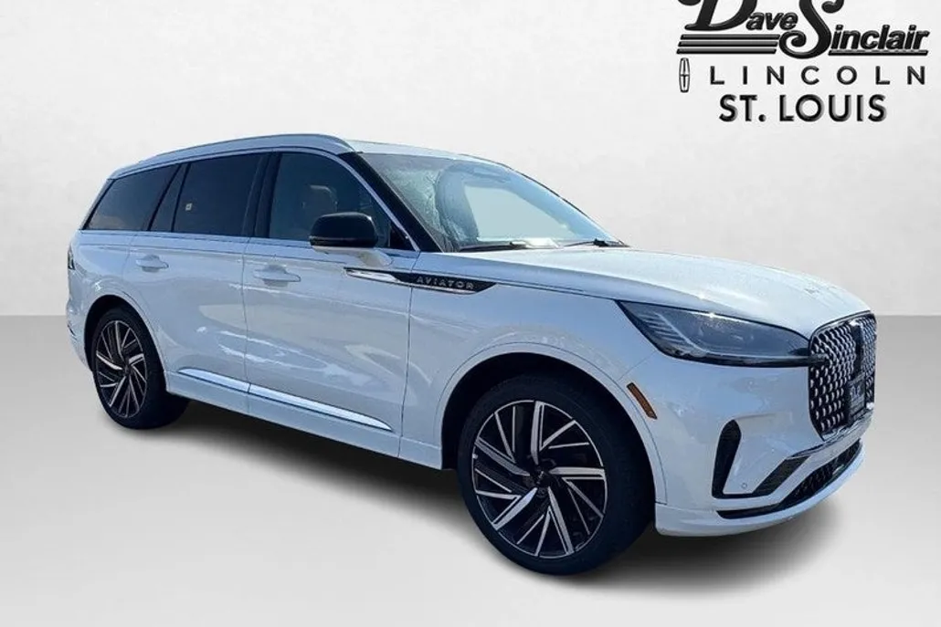2025 Lincoln Aviator Black Label photo 1