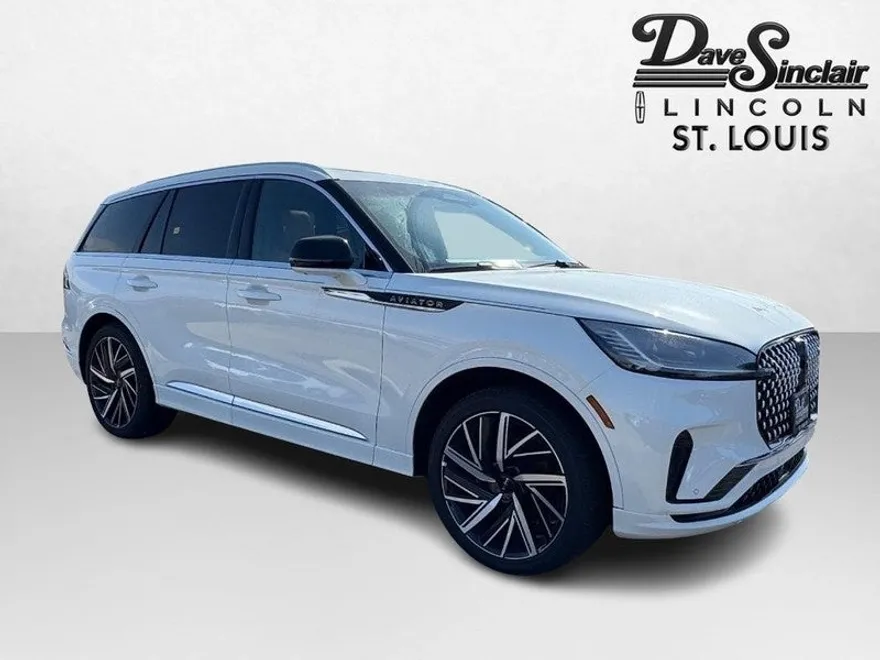 2025 Lincoln Aviator Black Label photo 1