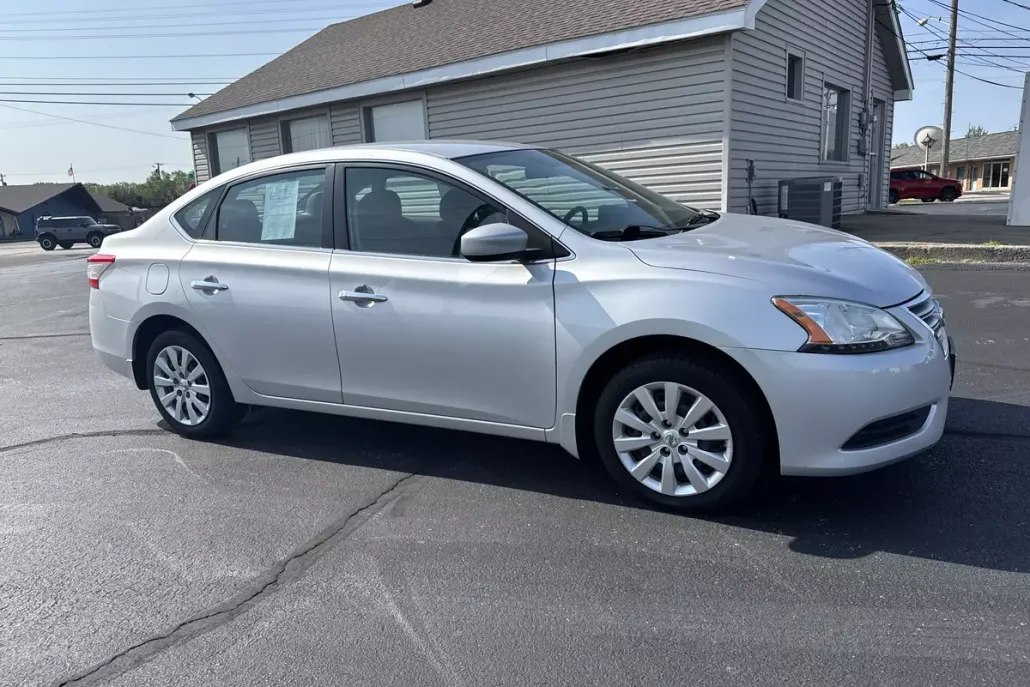 2015 Nissan Sentra SV photo 1
