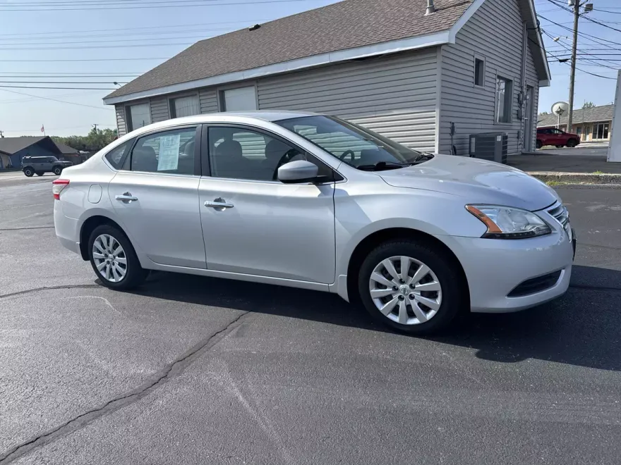 2015 Nissan Sentra SV photo 1