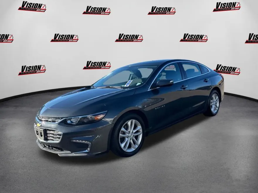2017 Chevrolet Malibu 1LT photo 1