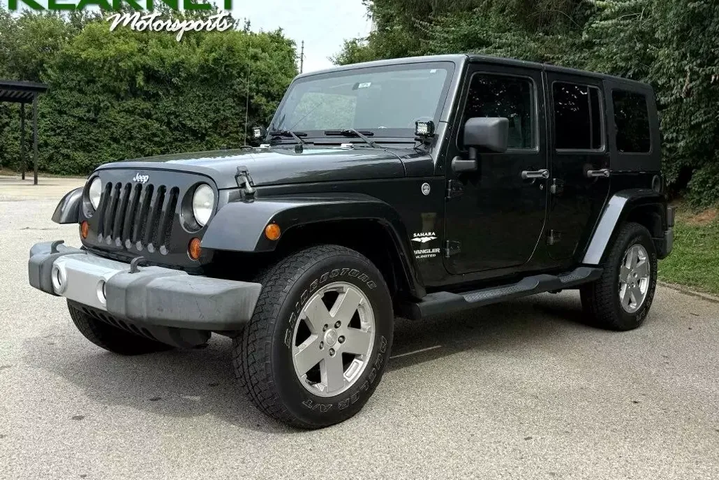 2010 Jeep Wrangler Unlimited Sahara photo 1
