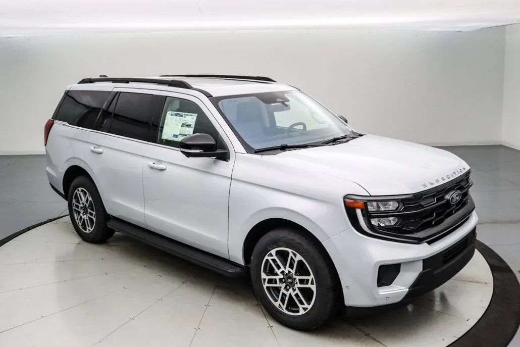 2025 Ford Expedition photo 1
