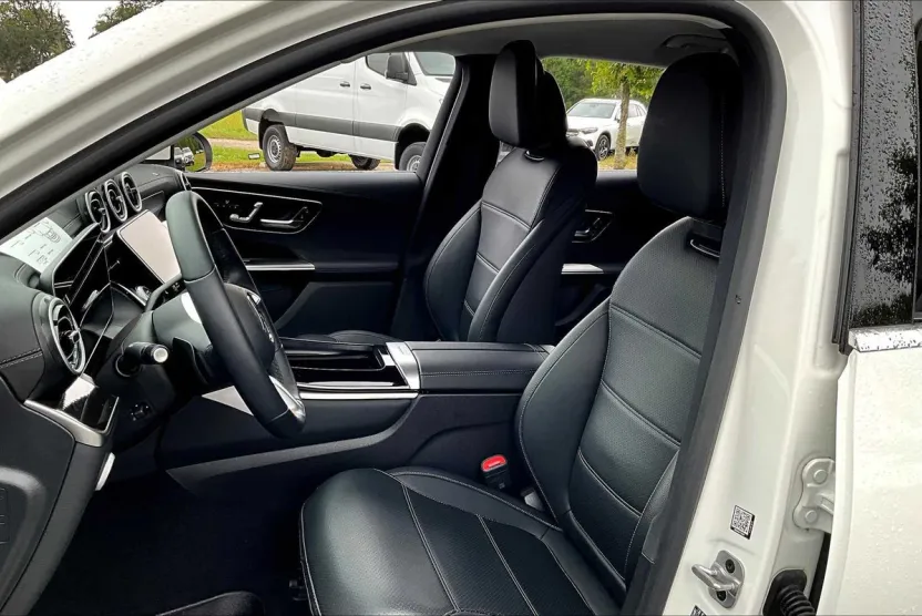 2024 Mercedes Benz GLC 300 4MATIC photo 1