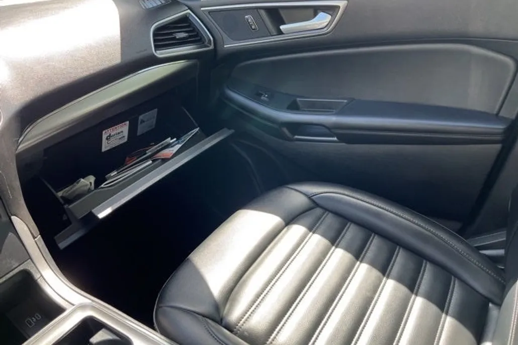 2022 Ford Edge SEL photo 1