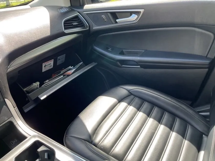 2022 Ford Edge SEL photo 1