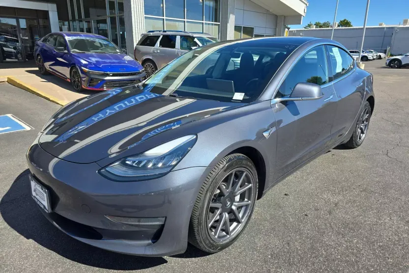 2019 Tesla Model 3 Long Range photo 1