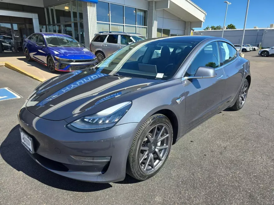2019 Tesla Model 3 Long Range photo 1