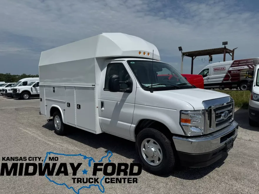 2025 Ford E-350 Base photo 1