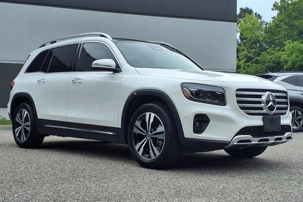 2025 Mercedes Benz GLB 250 photo 1