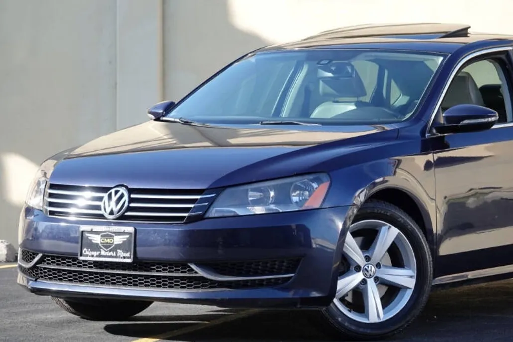 2012 Volkswagen Passat SE photo 1
