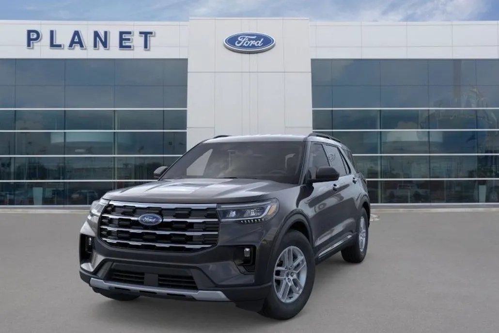 2025 Ford Explorer photo 1