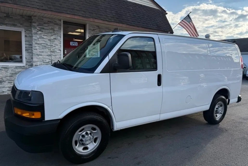 2022 Chevrolet Express 2500 Work Cargo Van photo 1