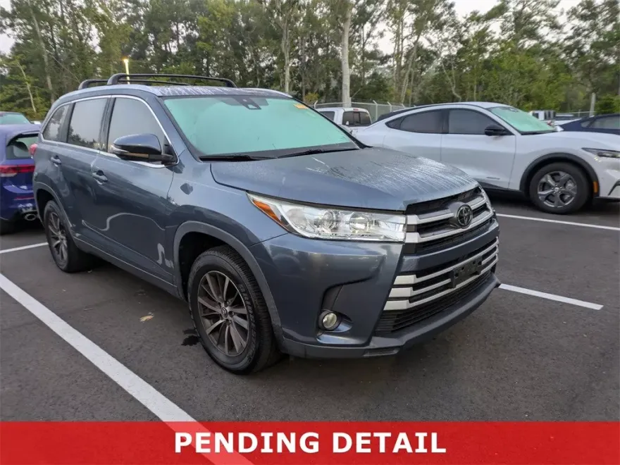 2017 Toyota Highlander XLE photo 1