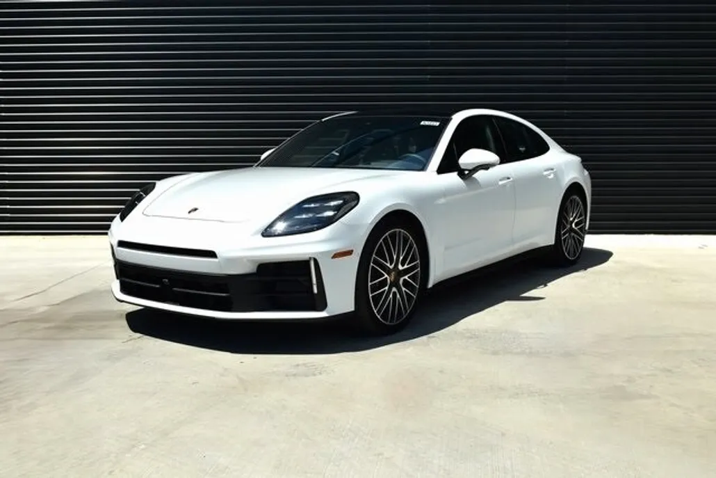 2024 Porsche Panamera photo 1