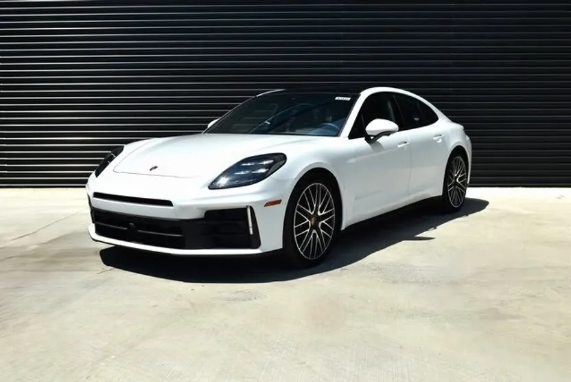 2024 Porsche Panamera photo 1