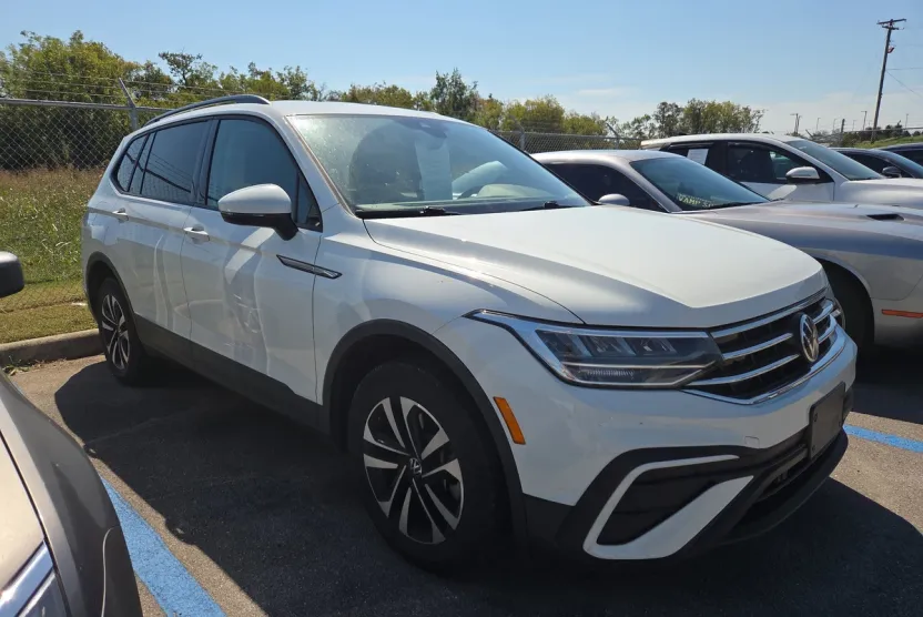 2023 Volkswagen Tiguan S photo 1