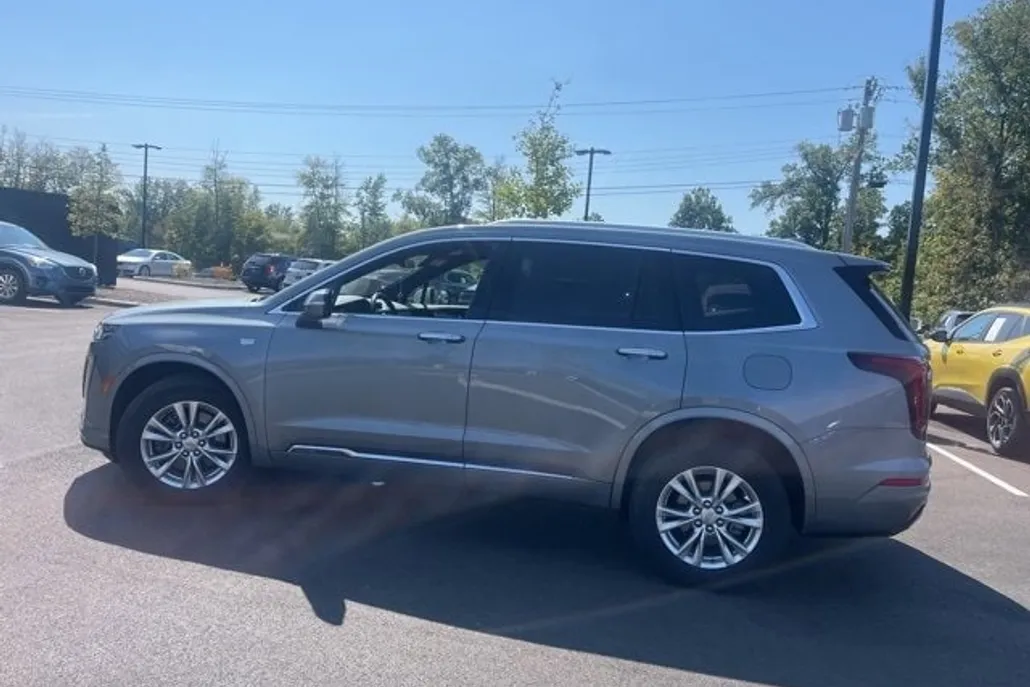 2023 Cadillac XT6 Luxury photo 1