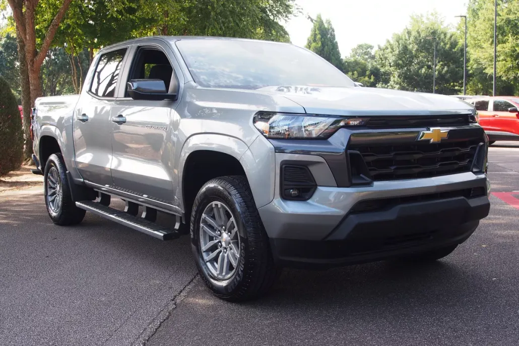 2024 Chevrolet Colorado LT photo 1