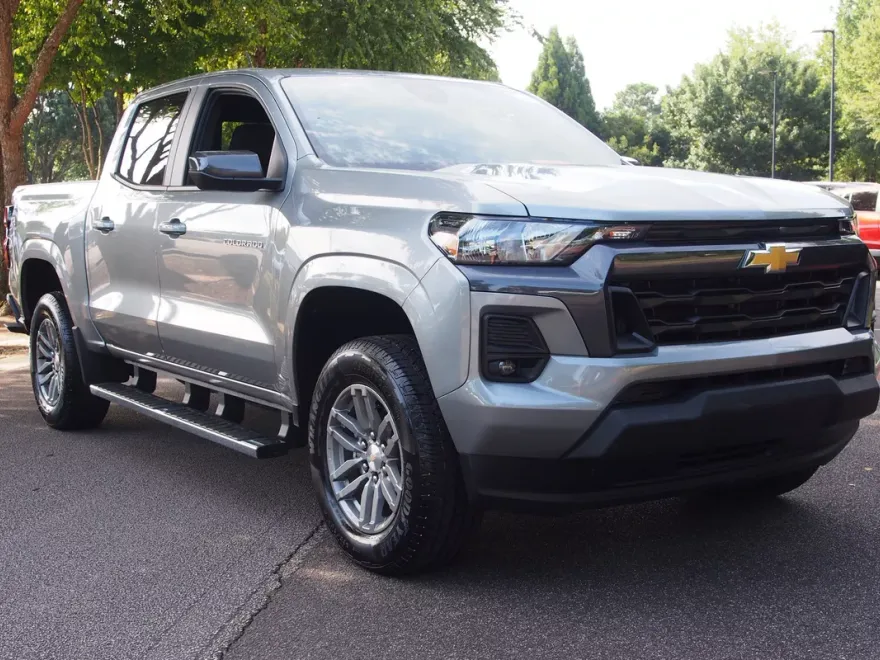 2024 Chevrolet Colorado LT photo 1